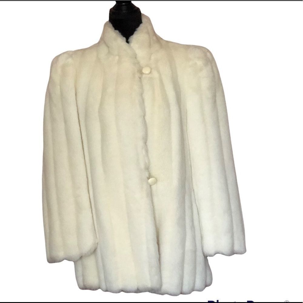 Intrigue vintage faux fur coat, cream or ivory color size14